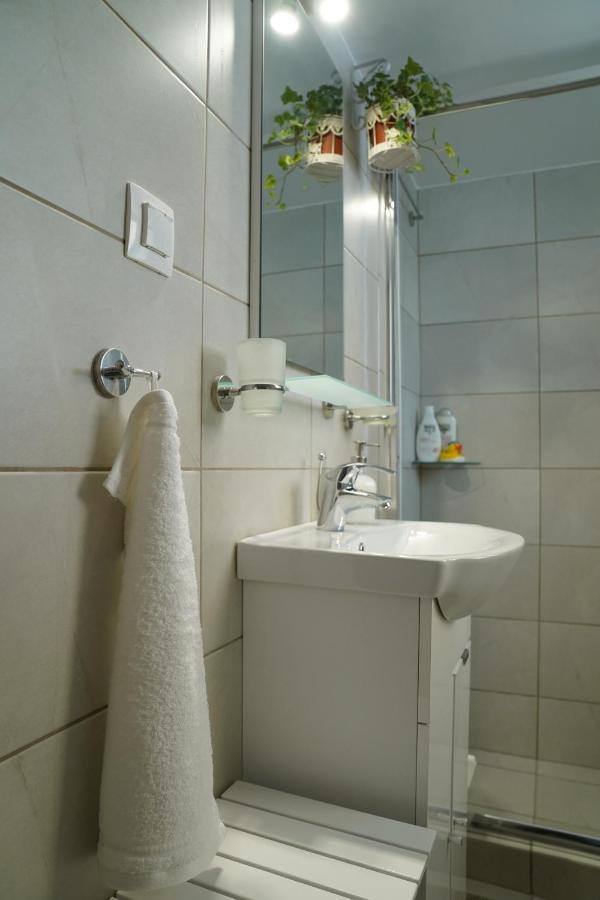 Athens Central Apartment 2 Mins To Metro Luaran gambar